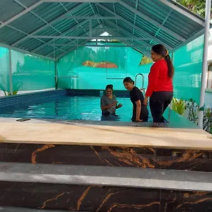 Johnson's With Pool & Ecohouseboat Gasthuis